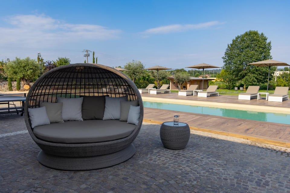 Swimming pool, sunbed