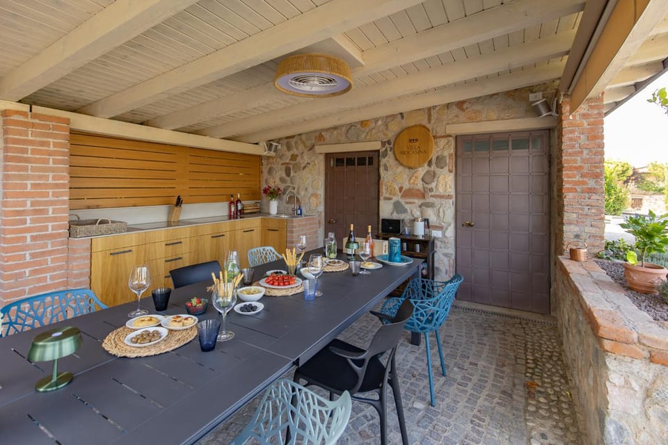 Patio, Kitchen or kitchenette, Food and drinks, Dining area