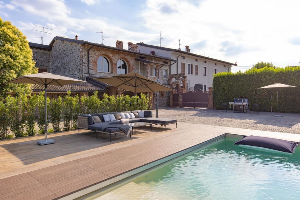 Swimming pool, sunbed