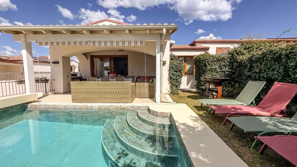 Garden view, Swimming pool, sunbed