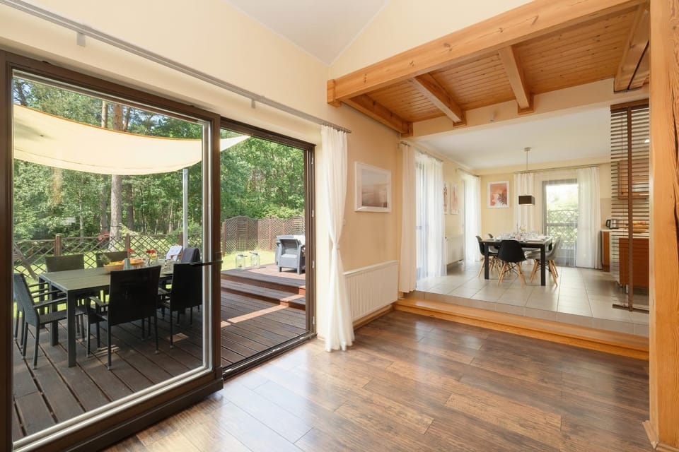 Communal lounge/ TV room, Balcony/Terrace, Living room