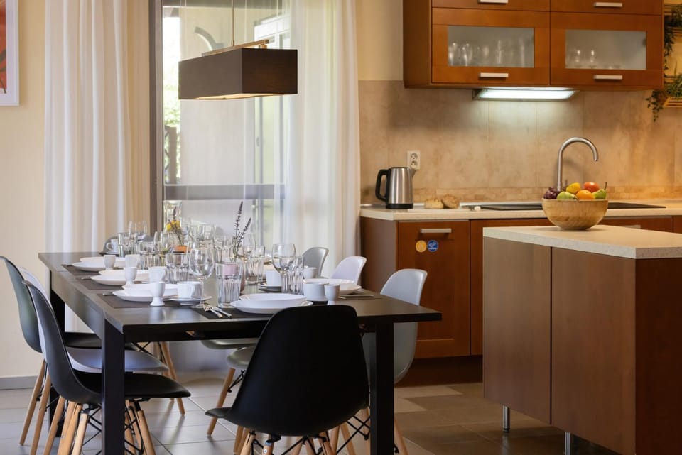 Kitchen or kitchenette, Dining area, Breakfast