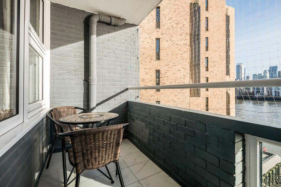 Property building, Day, View (from property/room), Balcony/Terrace, Seating area, City view, Lake view, River view
