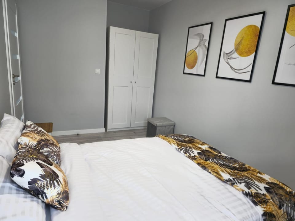 Bed, Bedroom, wardrobe