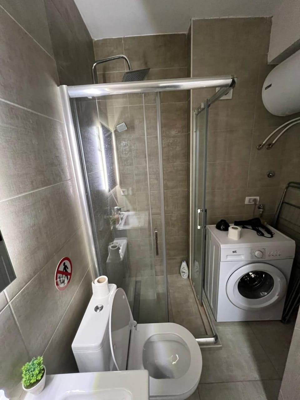 Shower, Toilet, Bathroom, towels, washing machine