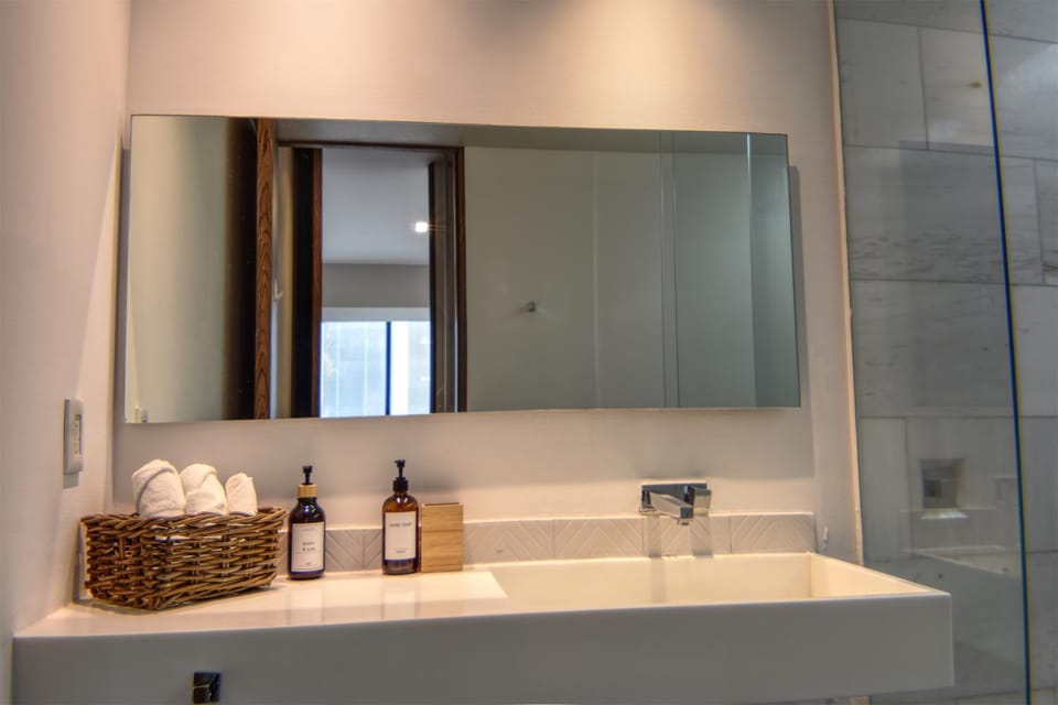 Reforma 284 King Size SUITE Swimming Pool, Parking & Kitchen Apartment in Mexico City