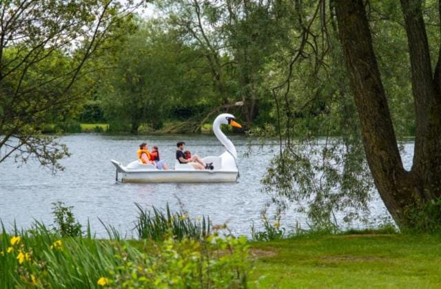 Summer Breeze-Hoburne Cotswolds Campground/ 
RV Resort in Cotswold District