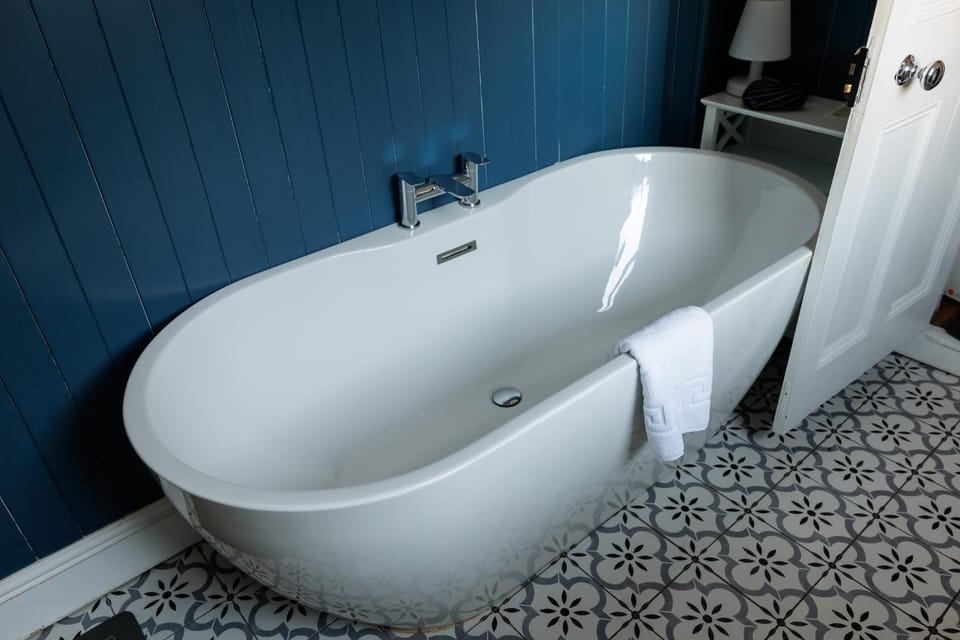 Bathroom, Bath, towels