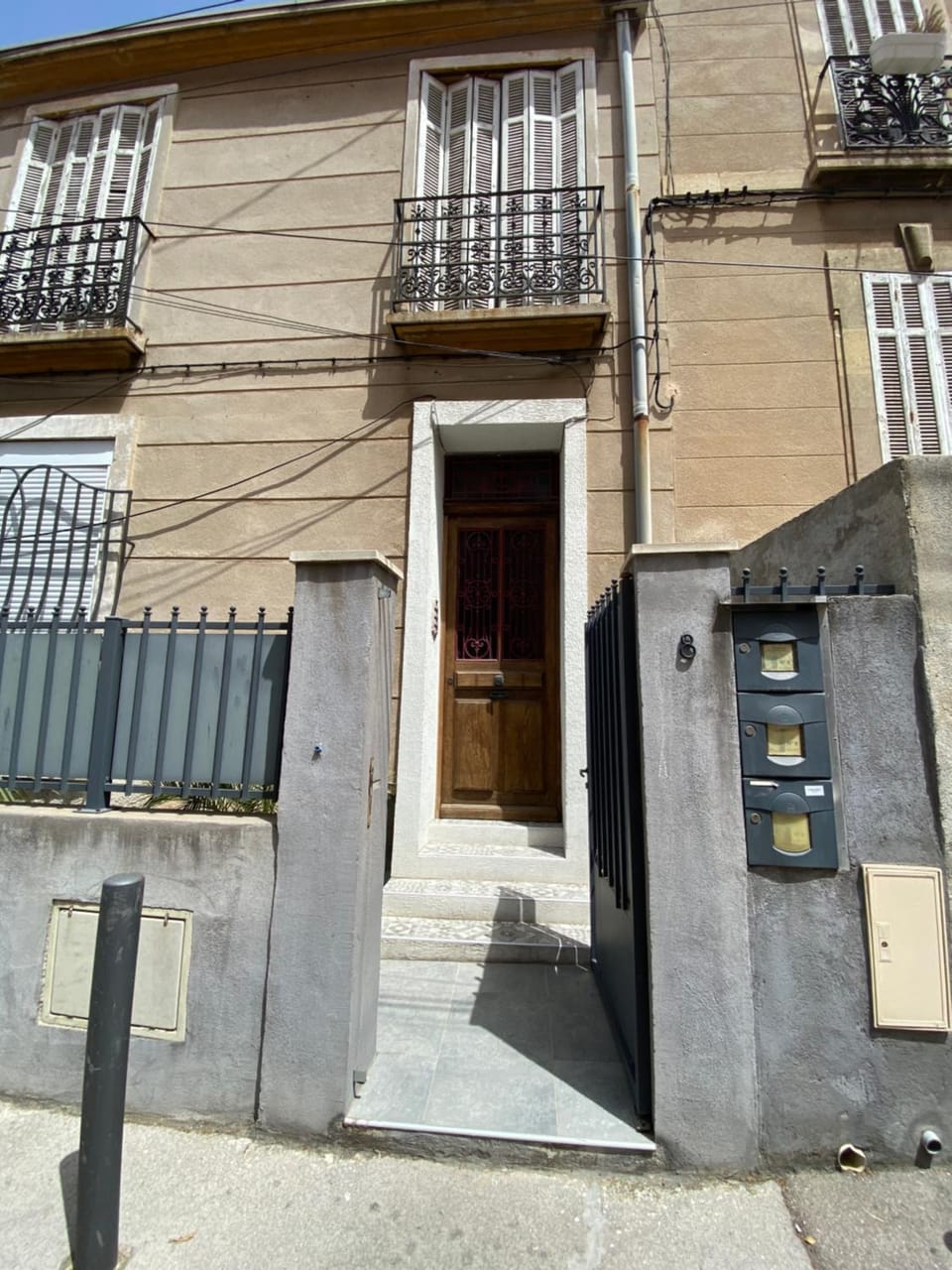 Facade/entrance