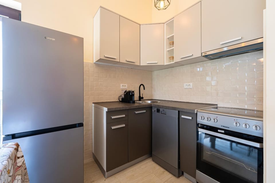 Coffee/tea facilities, Kitchen or kitchenette, dishwasher, pet friendly, stove
