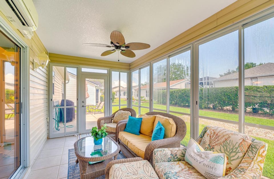 Charming Designer Home Near Lake Sumter House in The Villages
