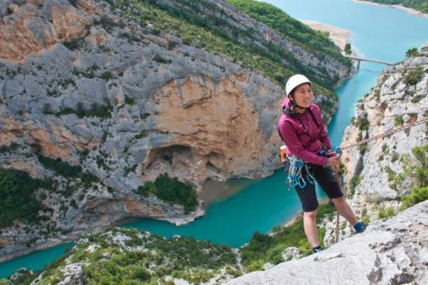 CAMPING 3* / GORGES DU VERDON / POUR 2 PERS/ LAVANDE / ACTIVITÉS/A 2 MN DU LAC DE STE CROIXI Campground/ 
RV Resort in French Riviera
