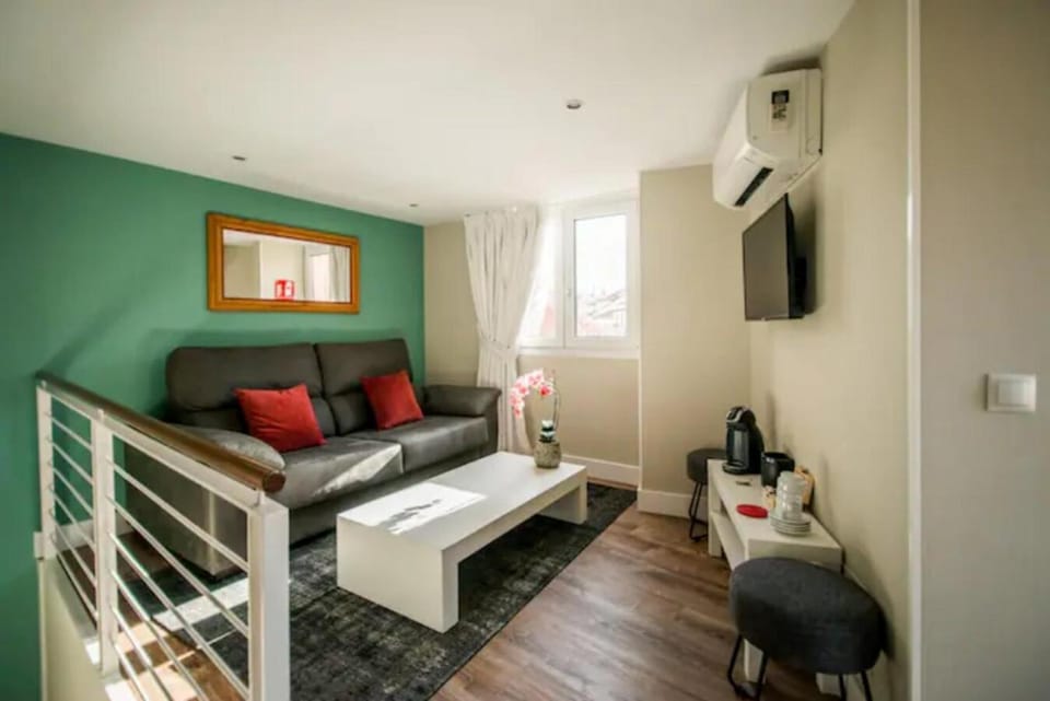 TV and multimedia, Living room, Seating area, towels