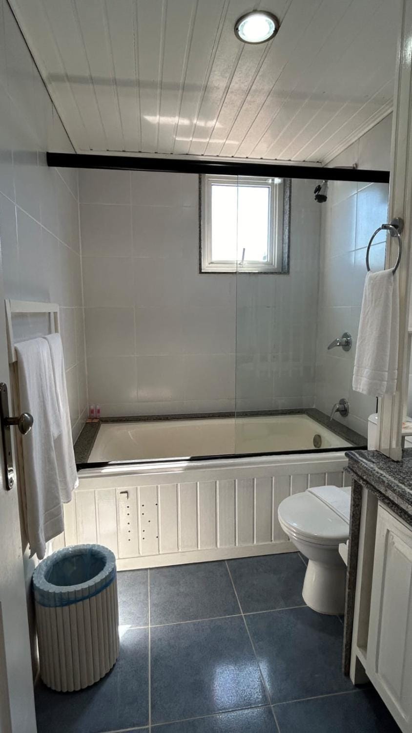 Shower, Bathroom, Bath, towels