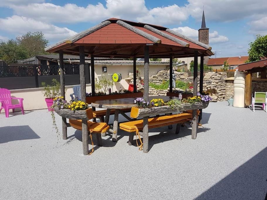 Patio, Garden, Dining area