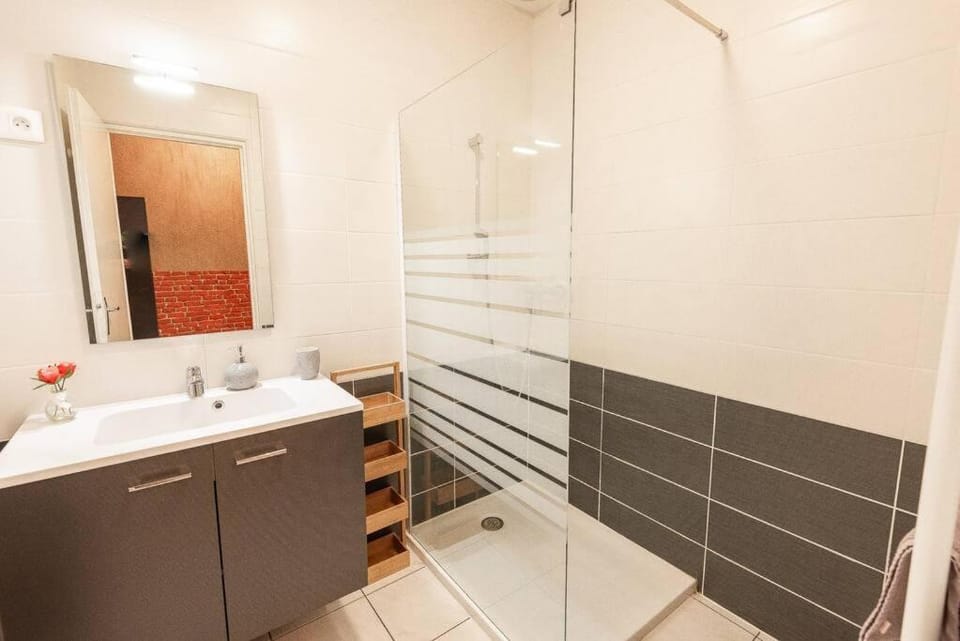 Shower, Bathroom
