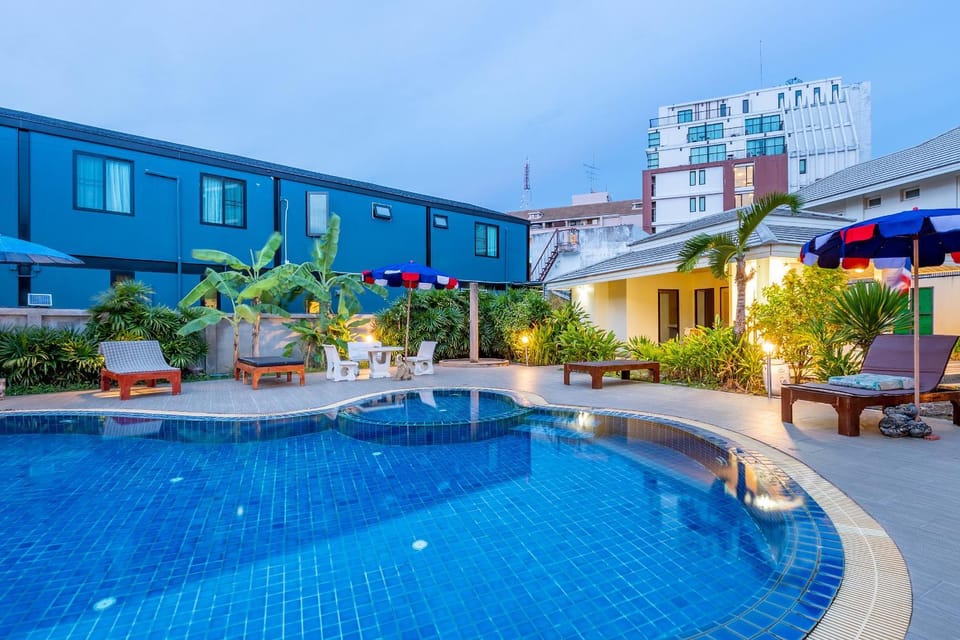 Day, Lounge or bar, Pool view, Swimming pool, sunbed
