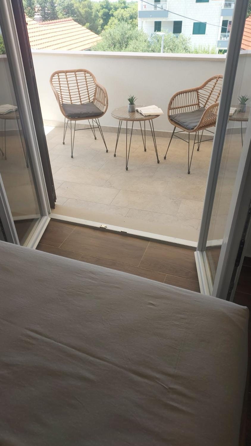 Balcony/Terrace, Area and facilities