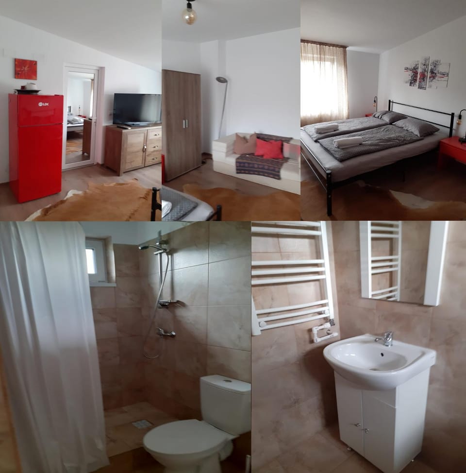 Toilet, Bed, Bathroom, TV and multimedia, Bedroom, towels