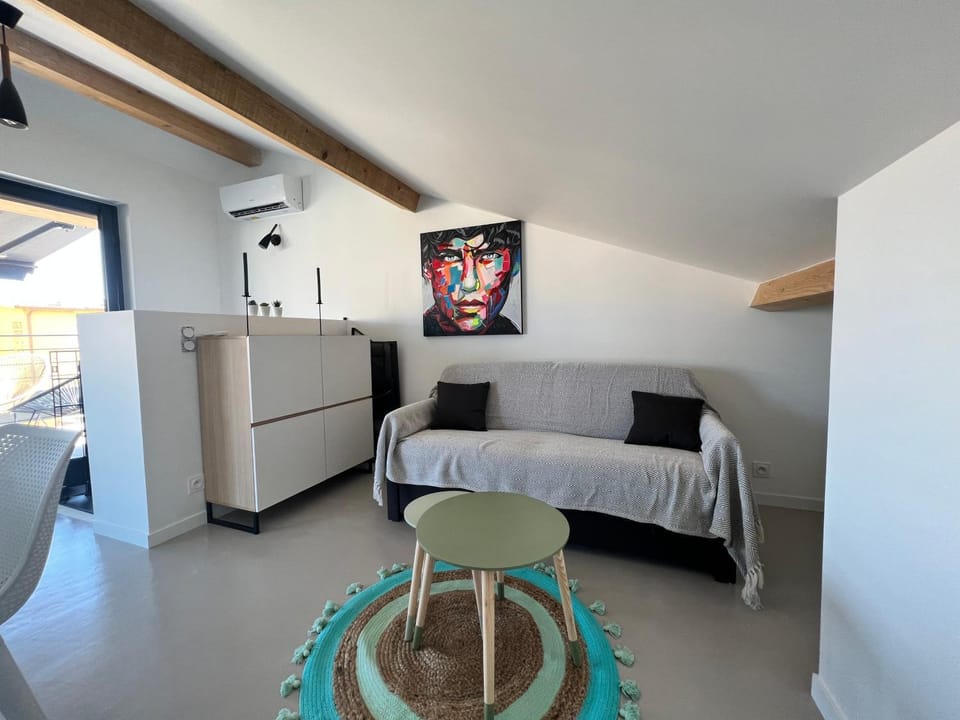Communal lounge/ TV room, Living room