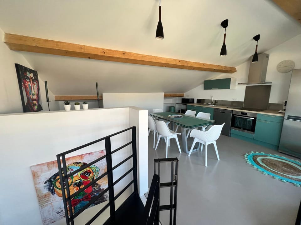 Kitchen or kitchenette, Living room, Seating area, Dining area, minibar
