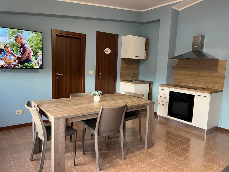 TV and multimedia, Kitchen or kitchenette, Living room, Dining area