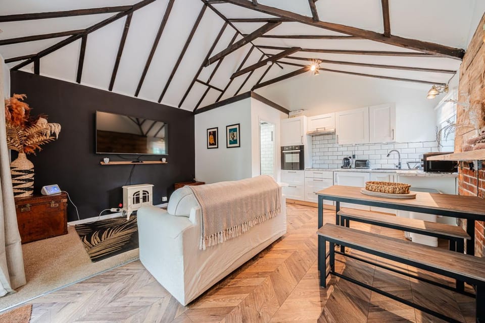Kitchen or kitchenette, Living room, Seating area, Dining area