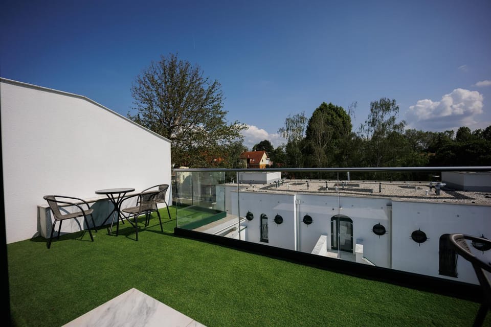 Patio, Day, Balcony/Terrace