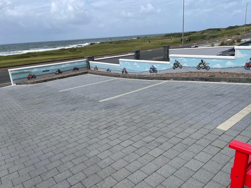 Day, Neighbourhood, Natural landscape, Sea view, Parking