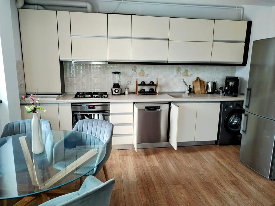 Kitchen or kitchenette, washing machine, kitchen