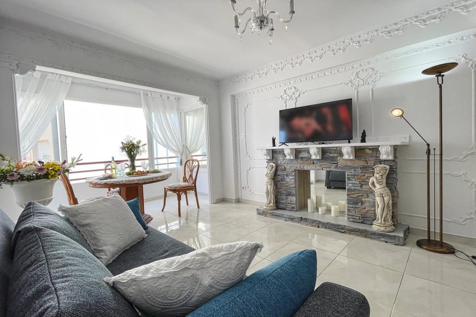 TV and multimedia, Seating area, flat iron