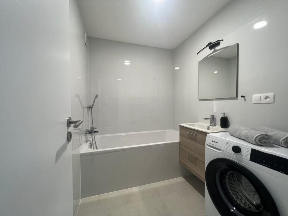 Bathroom, Bath, towels, washing machine