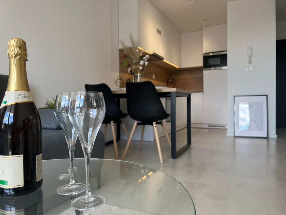Kitchen or kitchenette, Dining area, Drinks