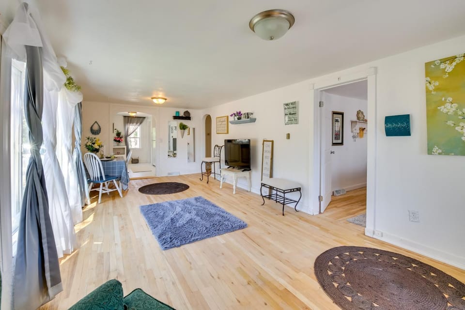 Gillette Adventure Base 1 Mi to Historic Downtown! House in Gillette