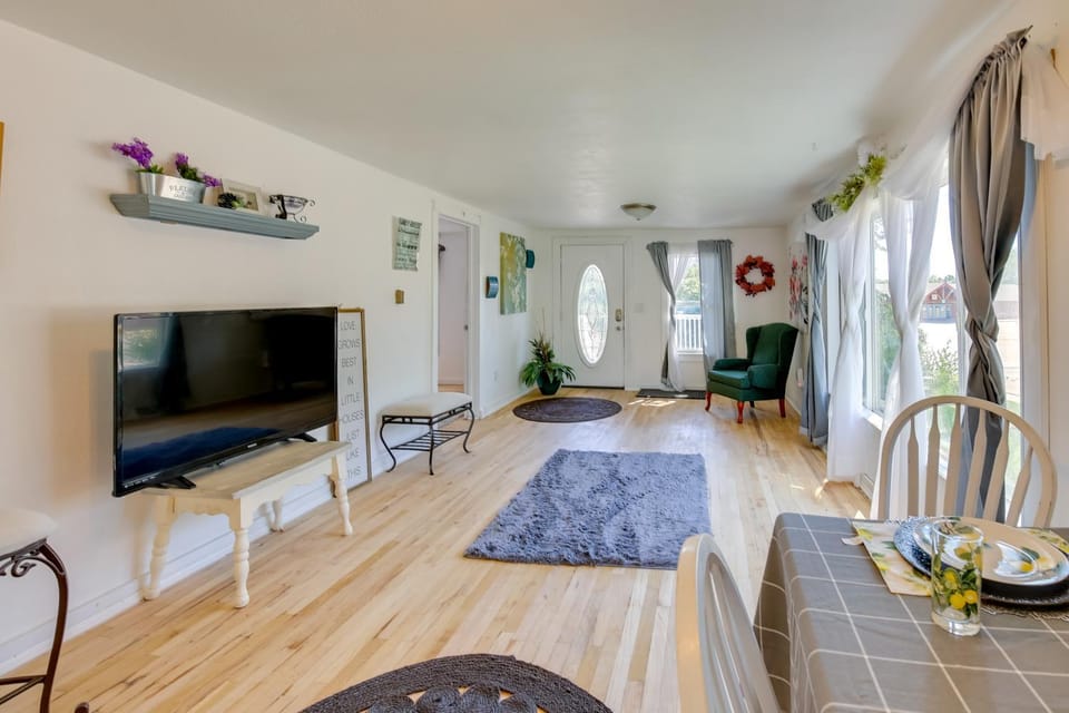Gillette Adventure Base 1 Mi to Historic Downtown! House in Gillette