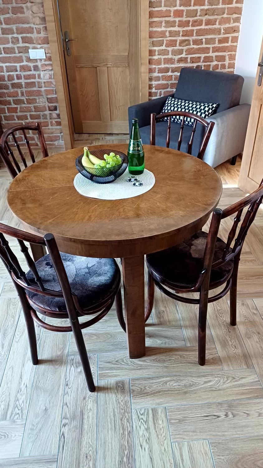 Food and drinks, Dining area, Food