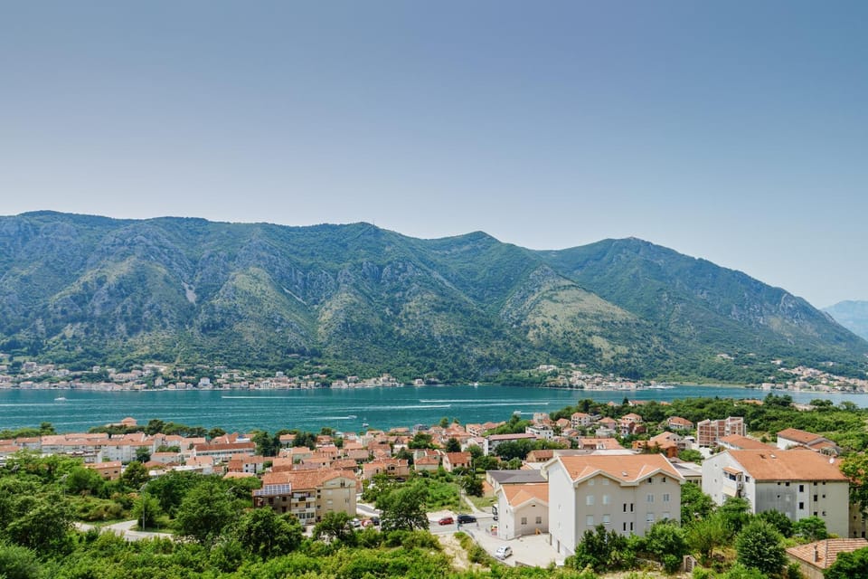 Horizon Bay with Sea View Apartment in Dobrota