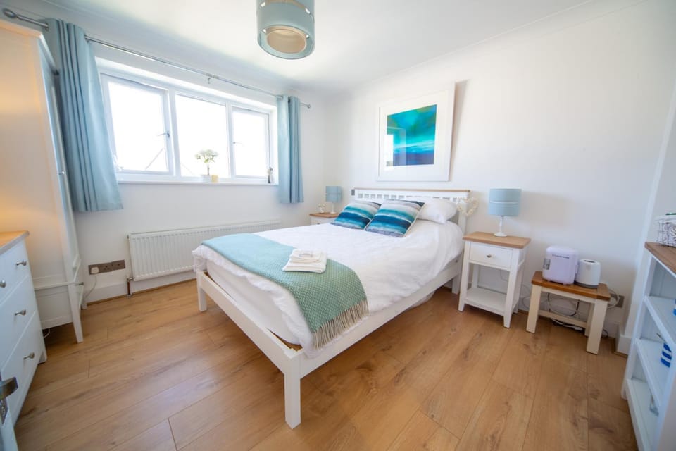 Trethvor House FREE PARKING, Ensuite Double Quiet residential area Vacation rental in Padstow