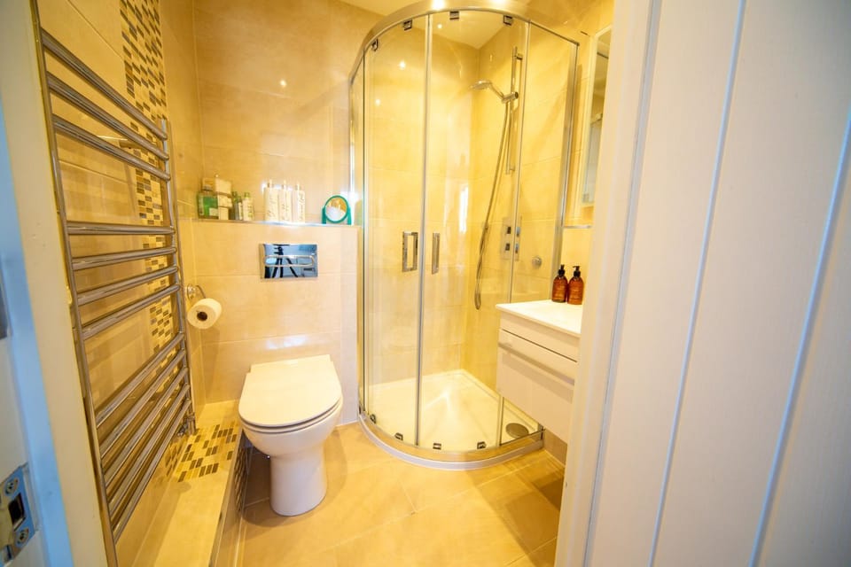 Trethvor House FREE PARKING, Ensuite Double Quiet residential area Vacation rental in Padstow