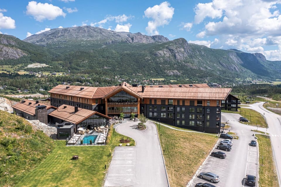 Property building, Nearby landmark, Bird's eye view, Mountain view