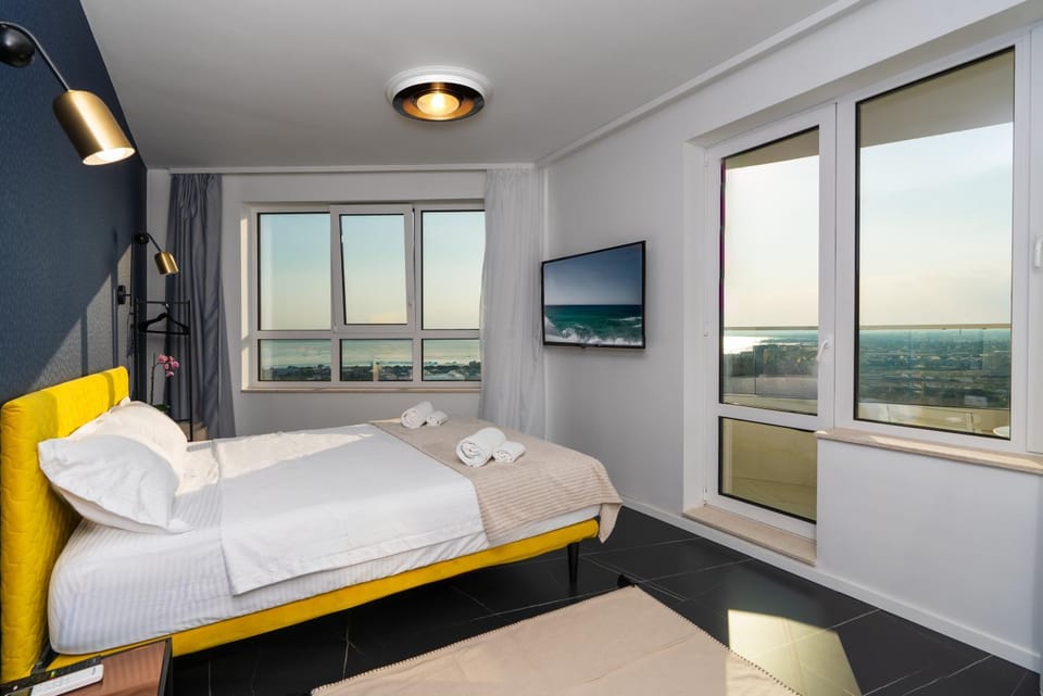 Bedroom, Lake view, Sea view