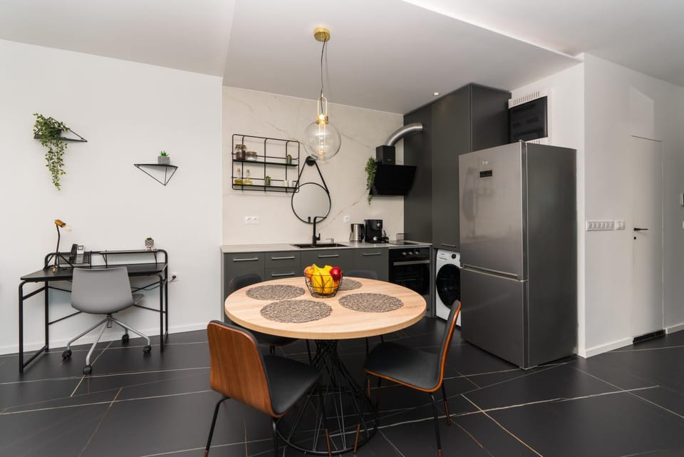 Kitchen or kitchenette, Dining area, pet friendly, stove