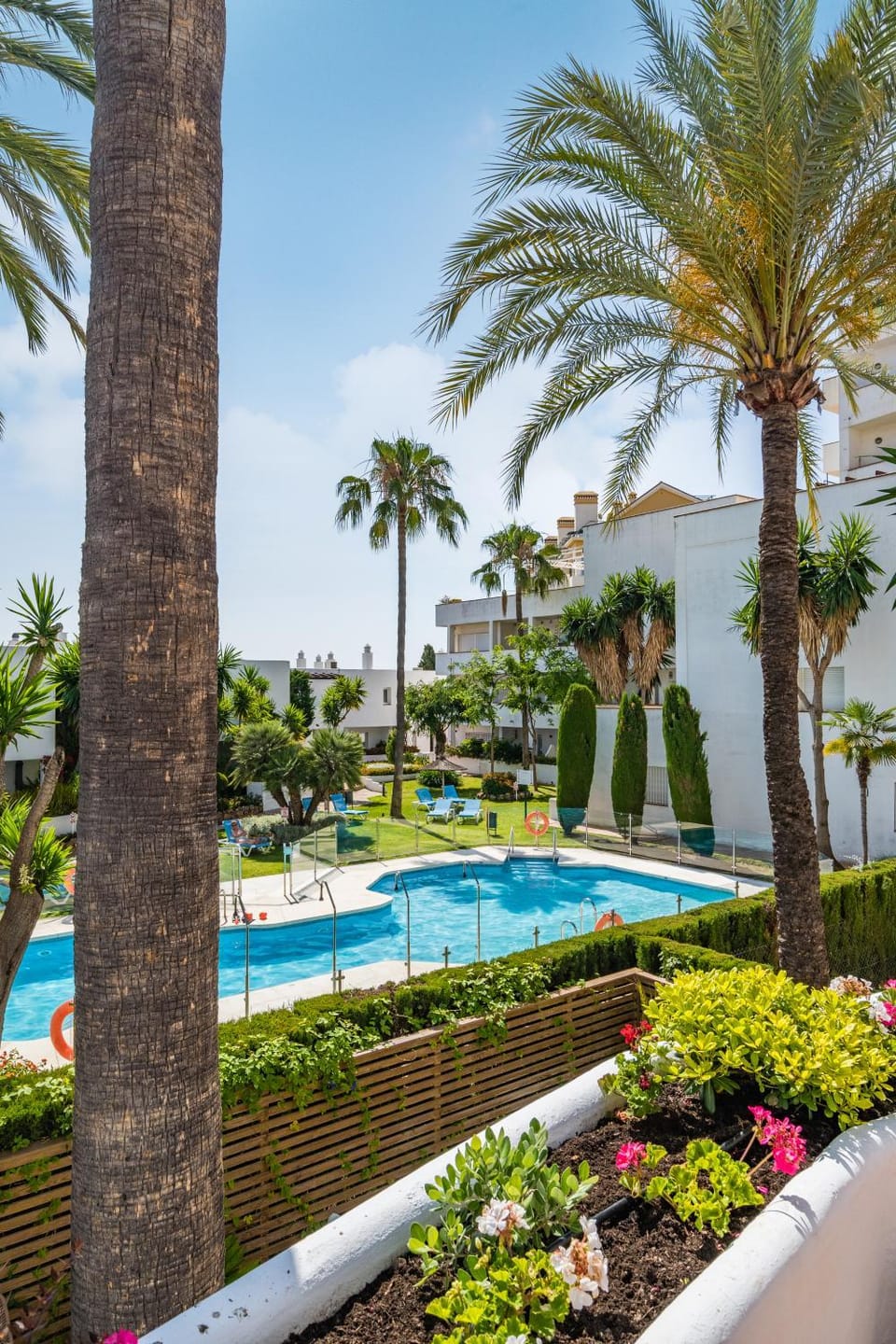 Spring, Day, Garden, Garden view, Pool view, Swimming pool, Swimming pool, sunbed
