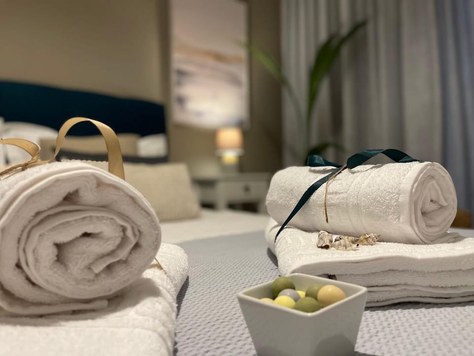 Bed, towels