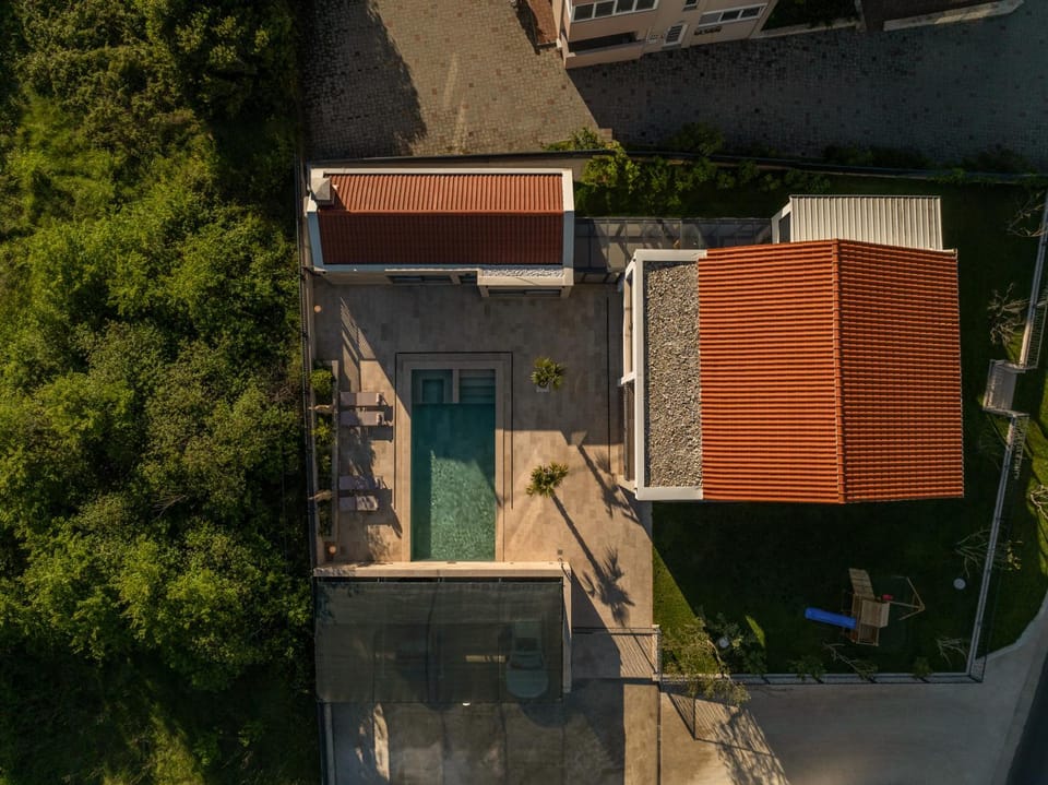 Property building, Bird's eye view