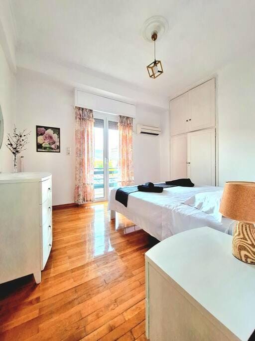 Best View Katechaki Bridge Metro Apartment in Athens