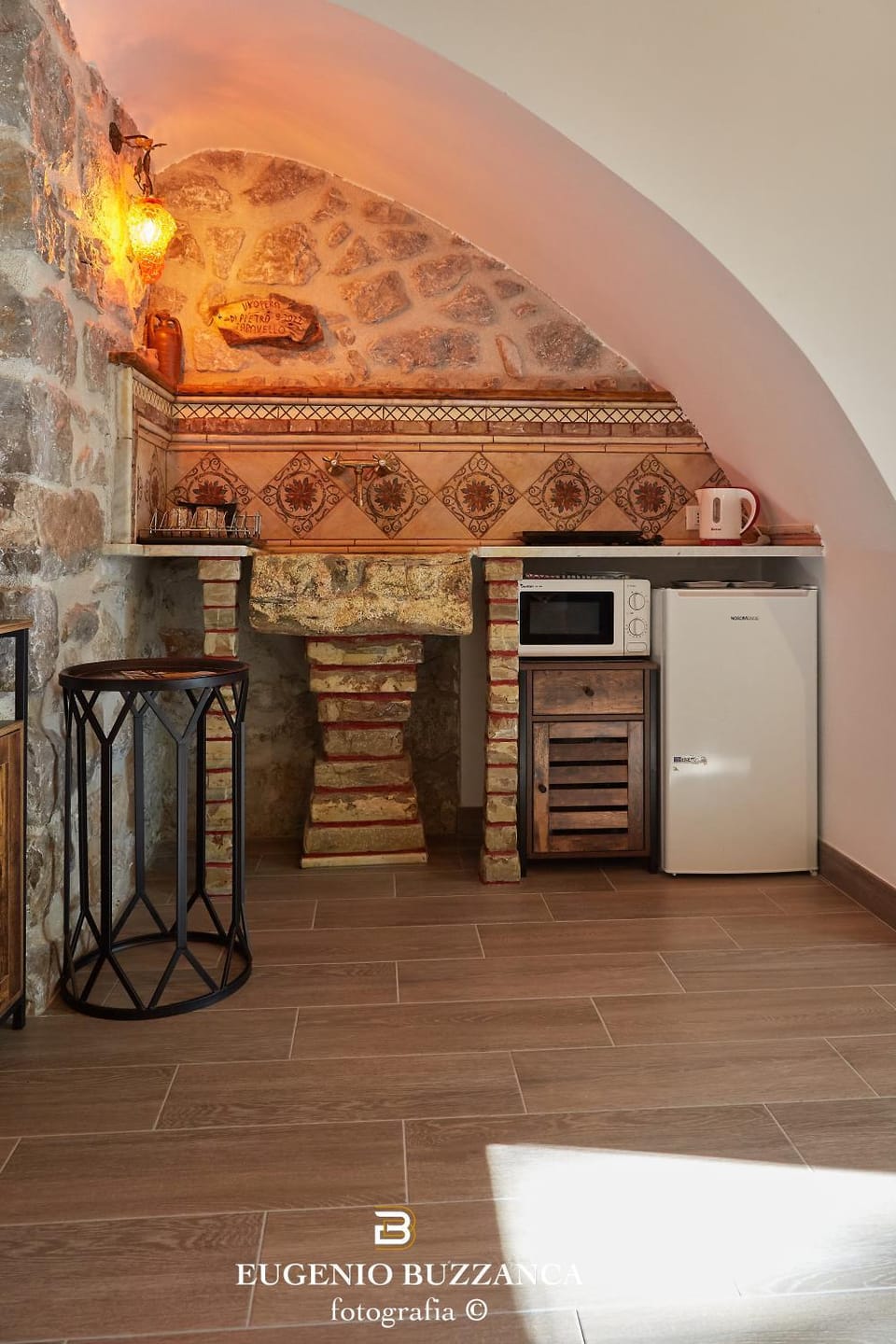 Kitchen or kitchenette, minibar, stove