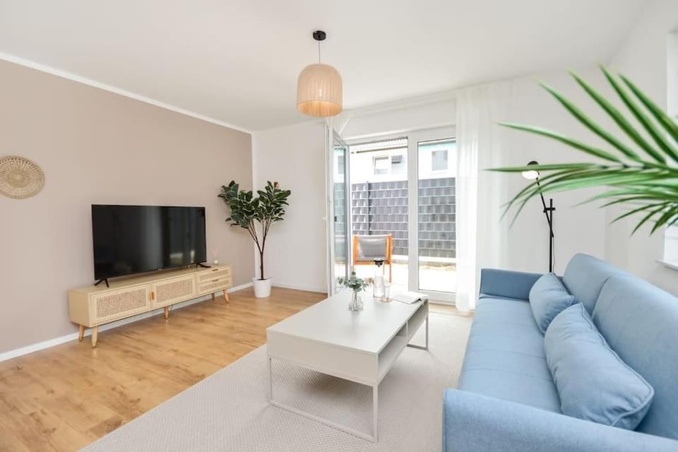 Communal lounge/ TV room, TV and multimedia, Living room, Seating area, Evening entertainment