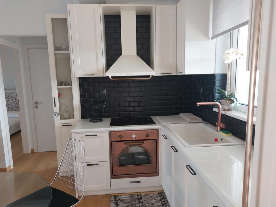 Kitchen or kitchenette, pet friendly, stove