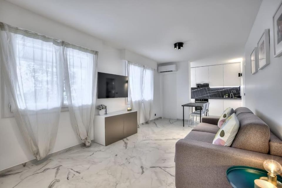 White Cocoon Studio in Antibes Centre Apartment in Antibes